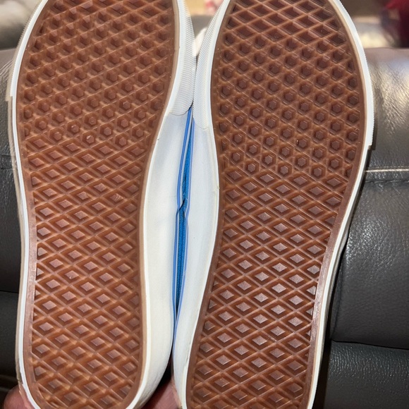 Vans - Picture 2 of 4
